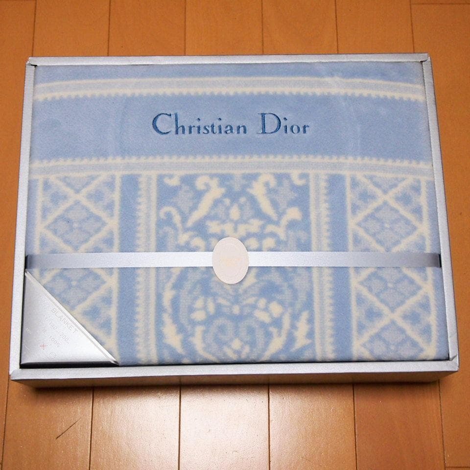 Yahoo!オークション -「(dior ディオール)」(毛布) (寝具)の落札相場