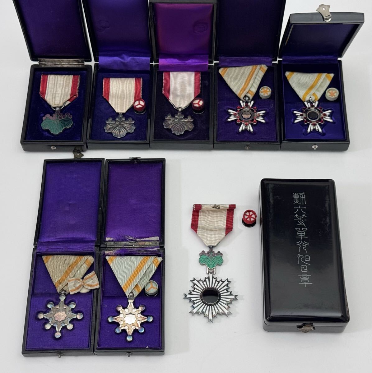 Yahoo!オークション -「勲七等青色桐葉章」(勲章) (徽章)の落札相場