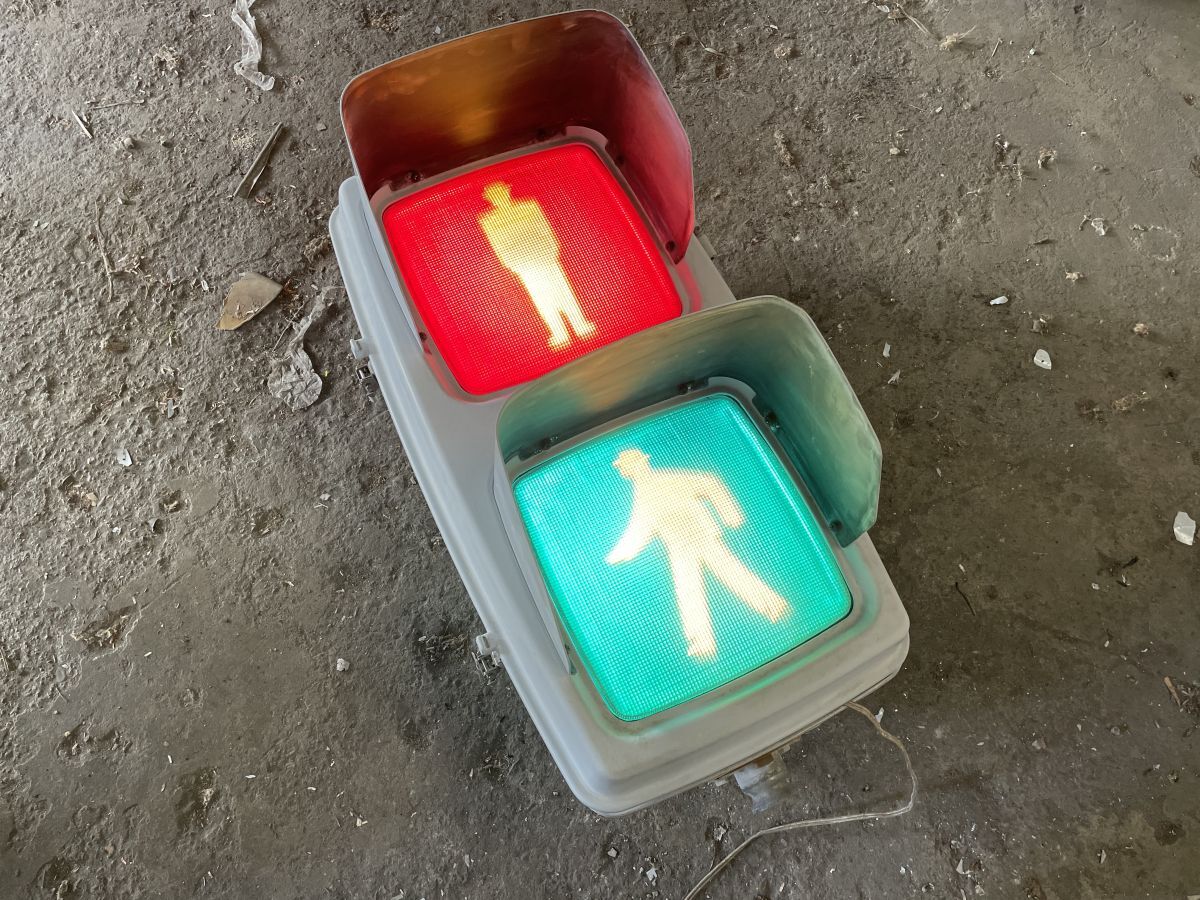 Yahoo!オークション -「信号機 歩行者」の落札相場・落札価格