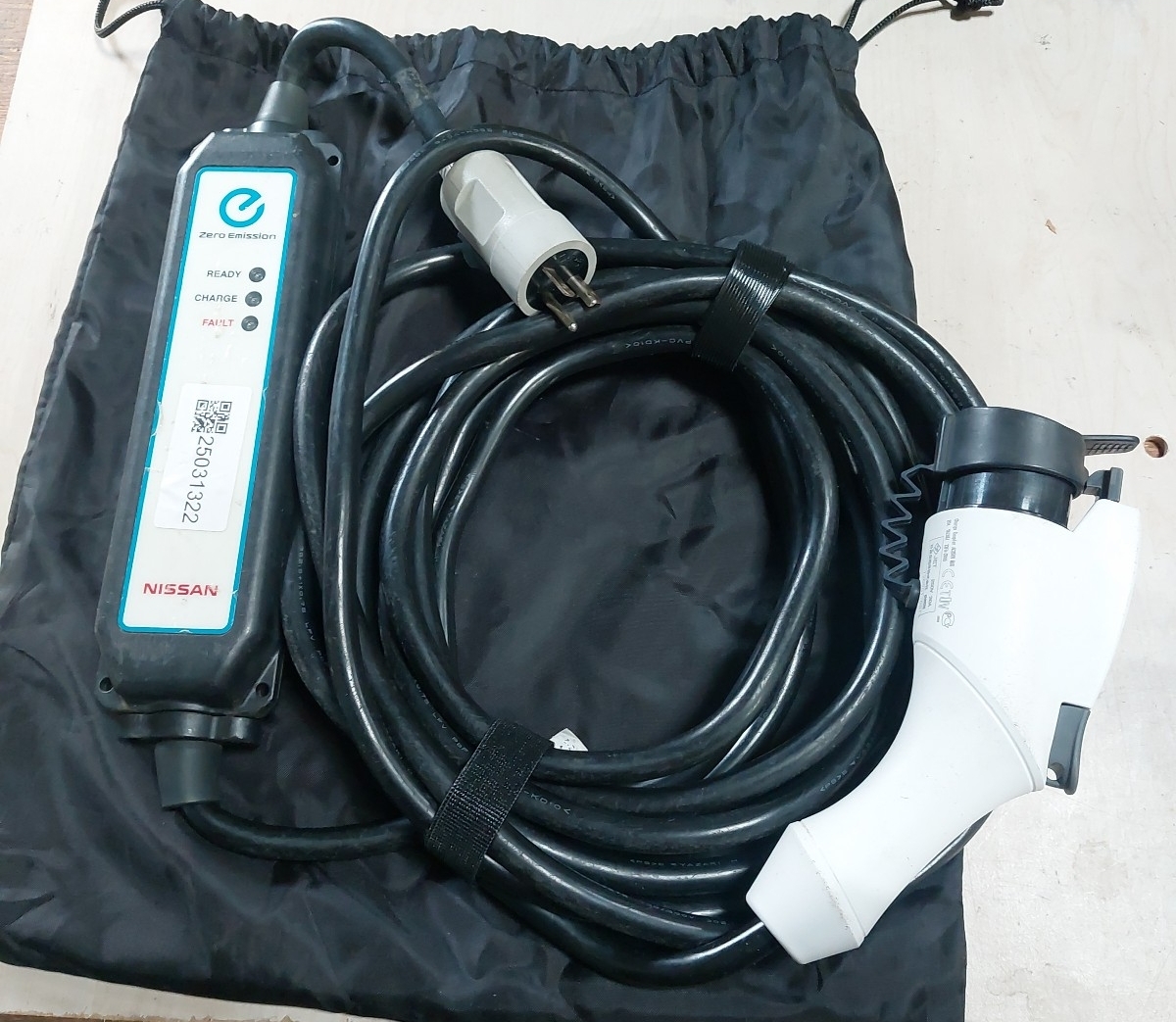 2026年最新】日産 リーフの充電ケーブルをチェック！多彩な種類がお