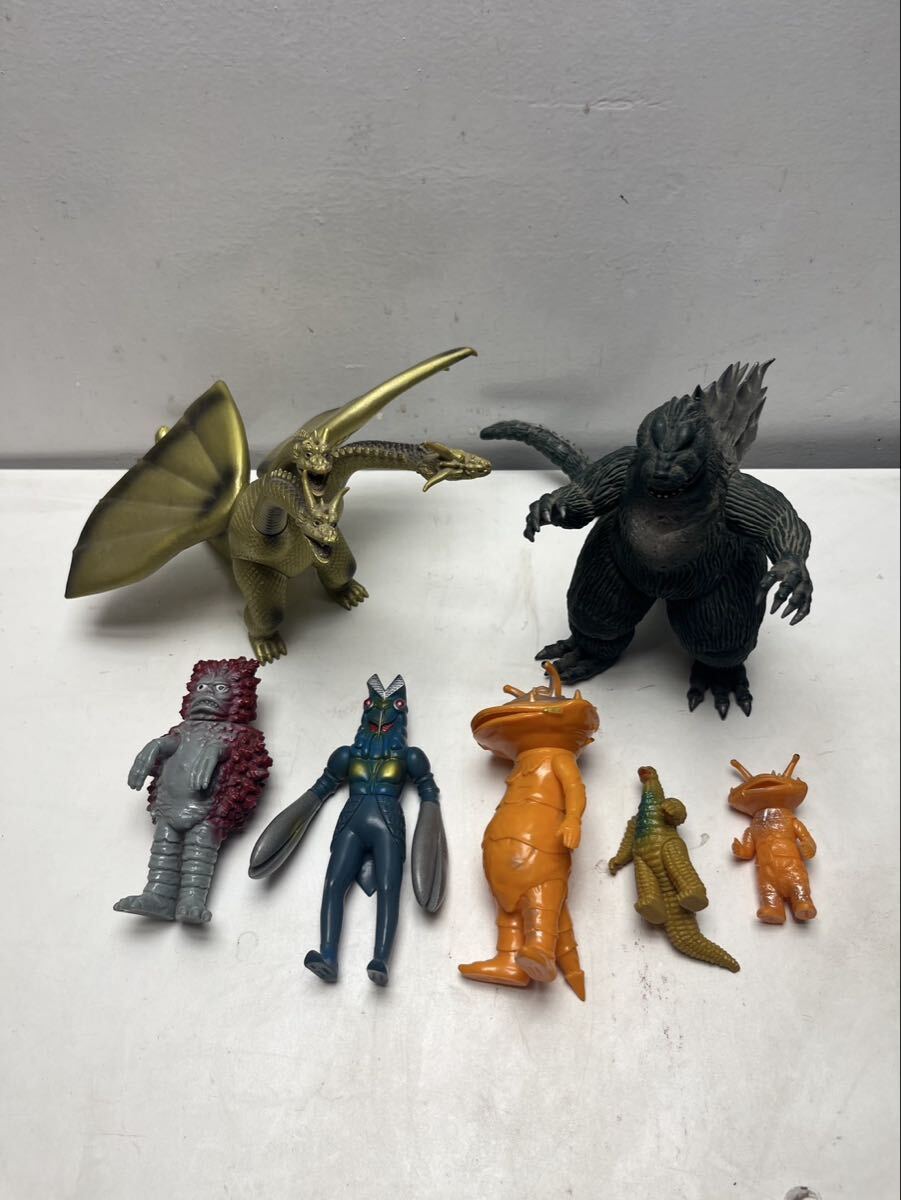 Yahoo!オークション -「怪獣ソフビ」の落札相場・落札価格