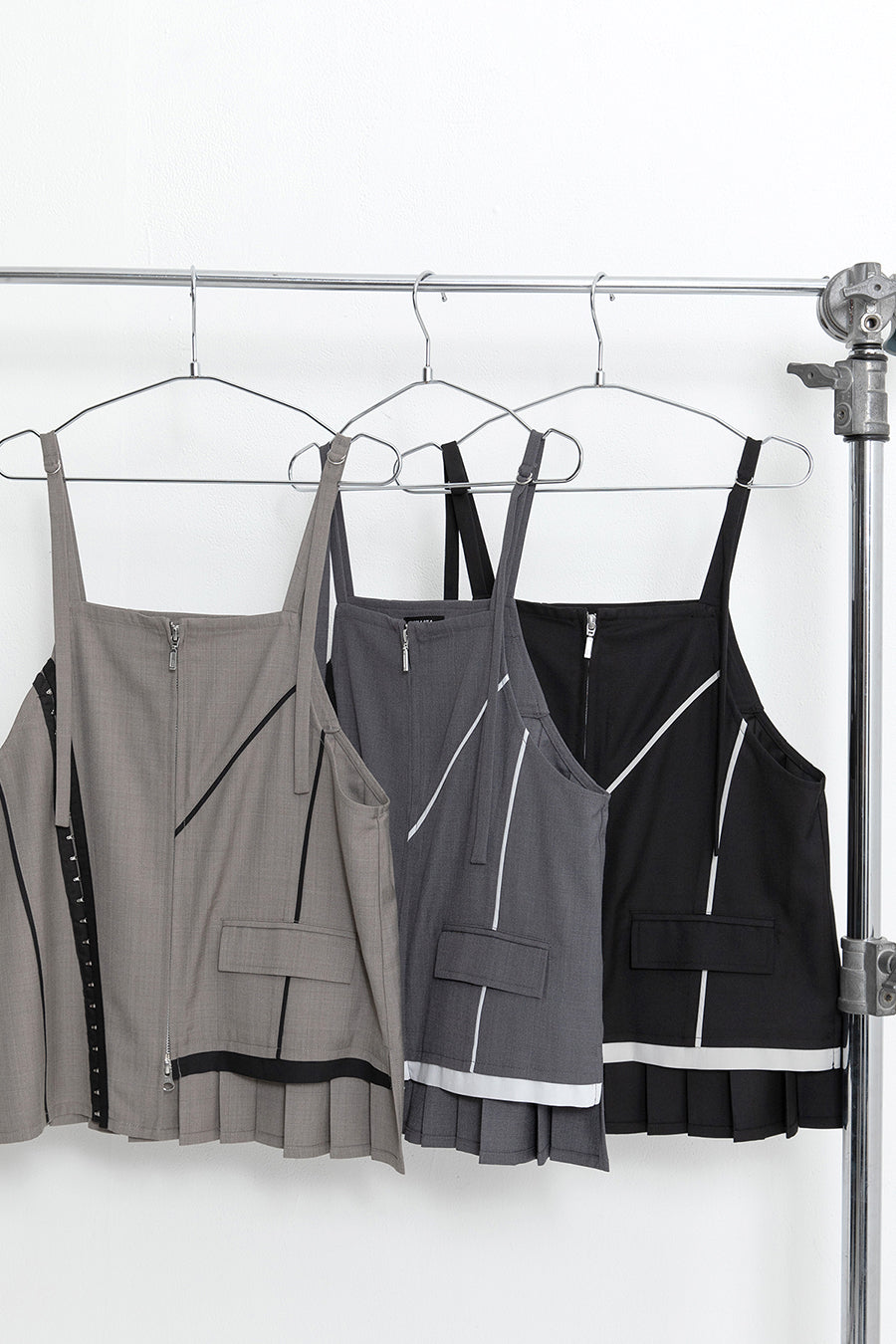 BACK PLEATS CAMISOLE TOPS — aulaaila