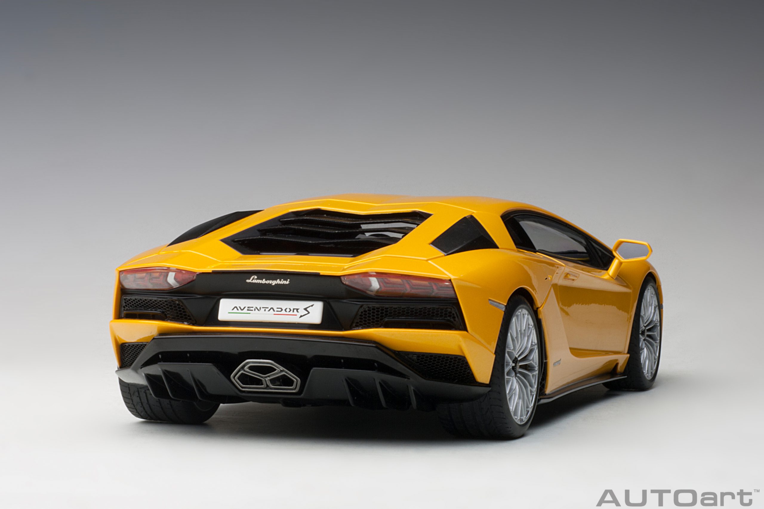 Lamborghini Aventador S (New Giallo Orion) | AUTOart