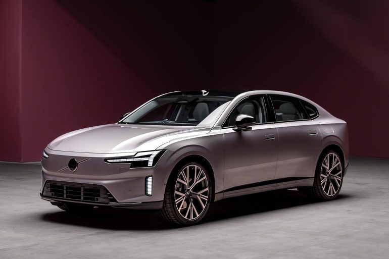航続距離は700km！実用的でエレガントなボルボの新型EVセダン「ES90」 | AQ