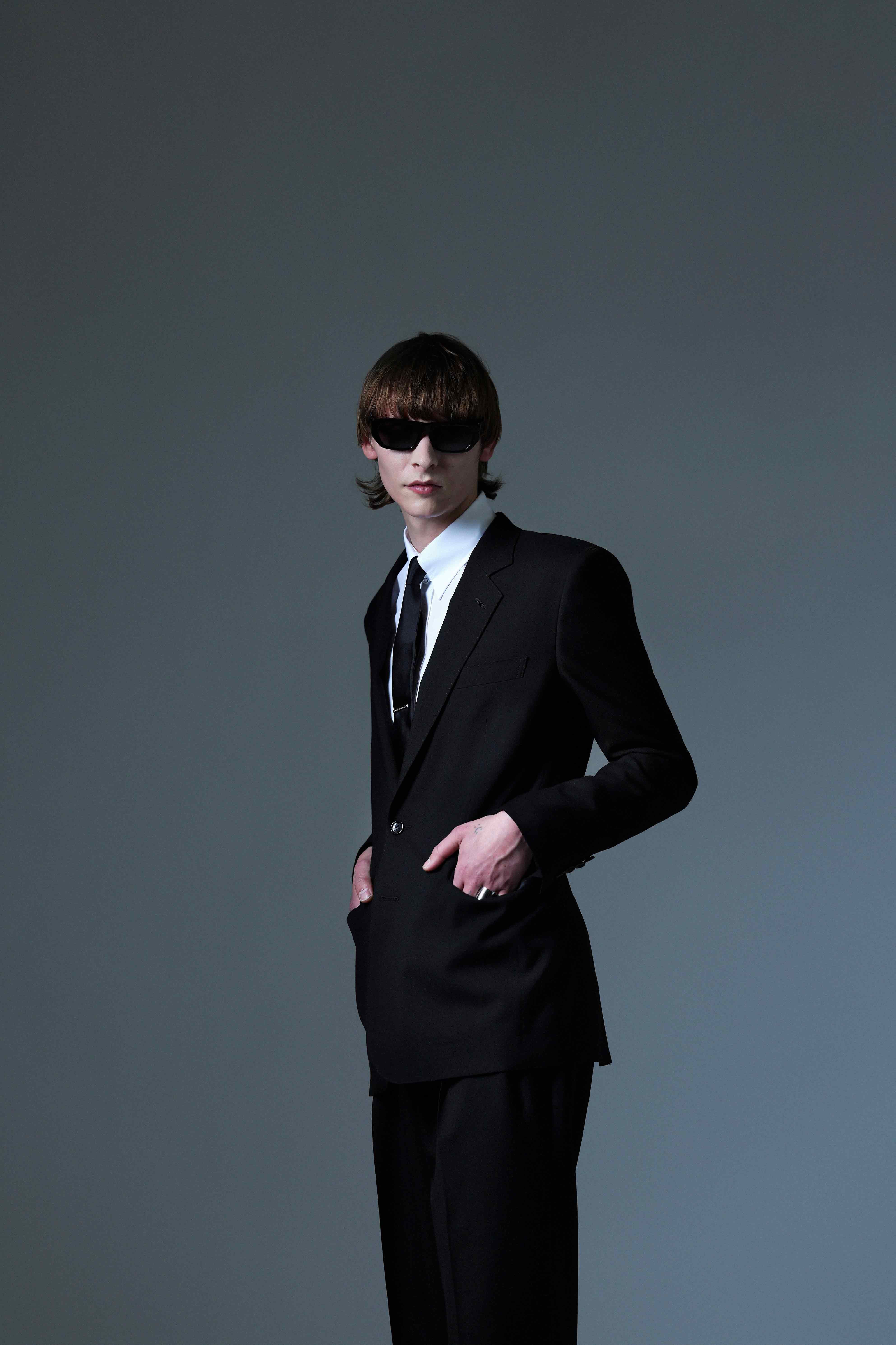 NEW CLASSIC SUITS 発売