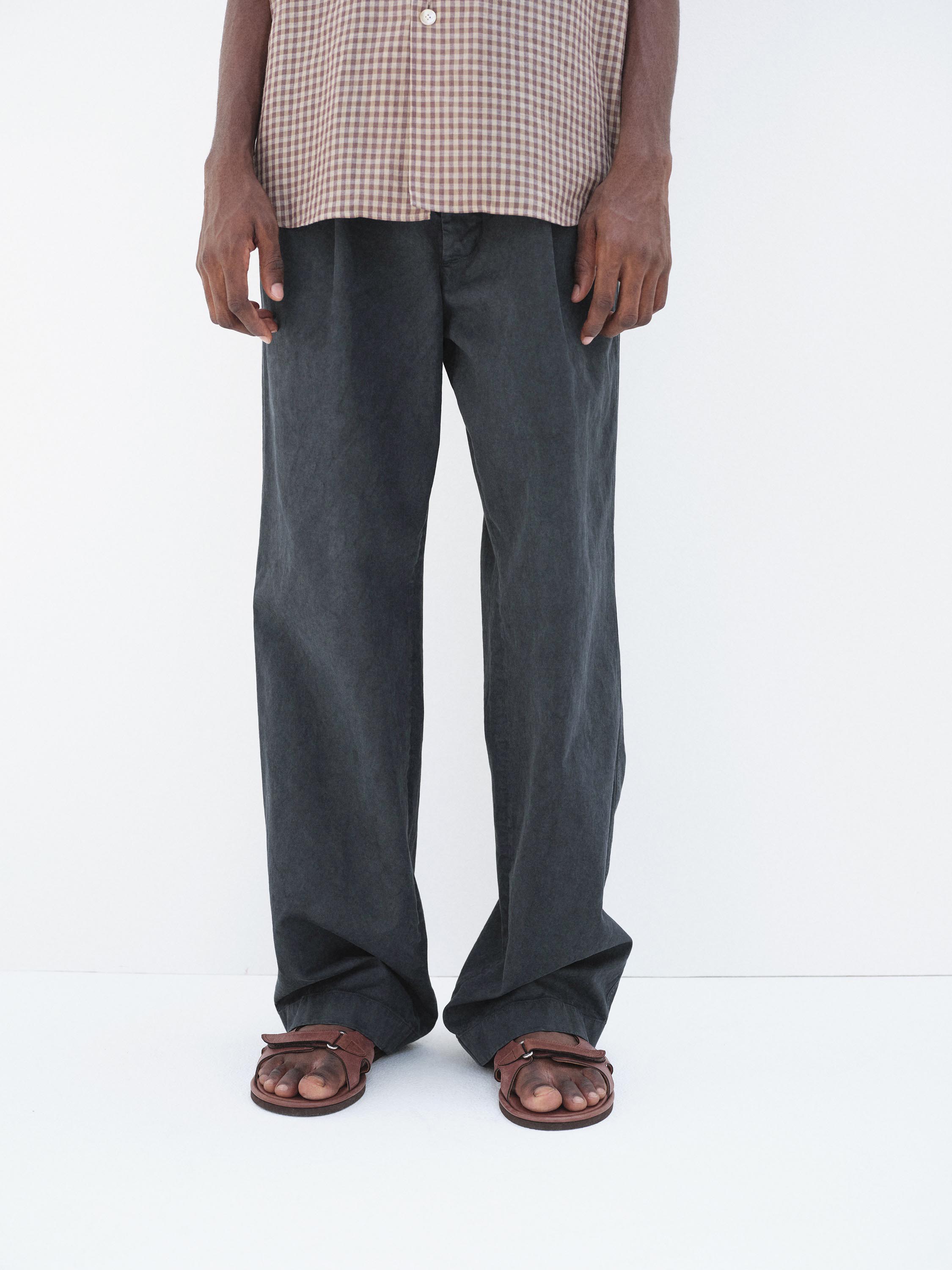 GARMENT-DYED FINX LIGHT CHINO ONE-TUCK WIDE PANTS - AURALEE