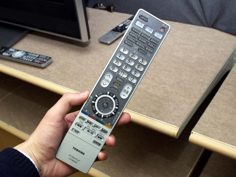 東芝、1ボタンで“連ドラ予約”のHDD内蔵液晶テレビ