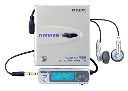 アイワ、業界初の全面チタンボディポータブルMDプレーヤー