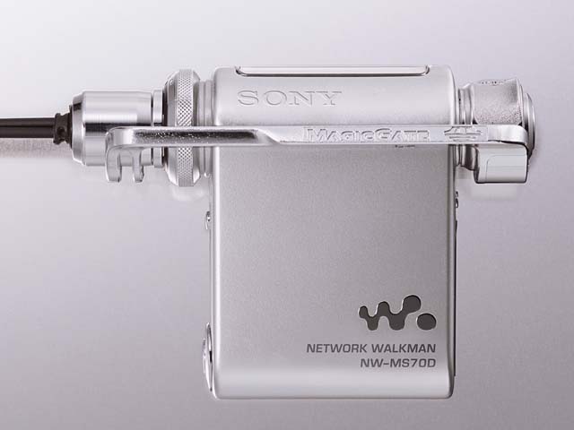 ソニー、メモリースティックDuo対応の新ネットワークウォークマン