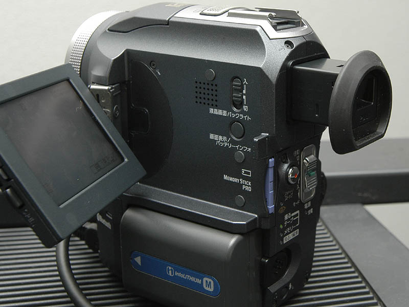 ソニー、331万画素CCD搭載のDVカメラ