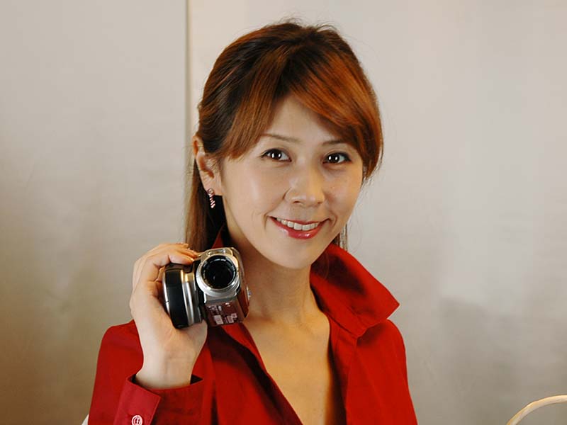 ビクター、1インチHDD/SDカード記録のMPEG-2カメラ