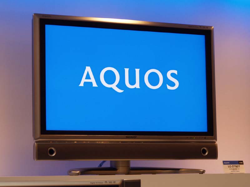 シャープ、4波長バックライト搭載の45/37/32V型「AQUOS」