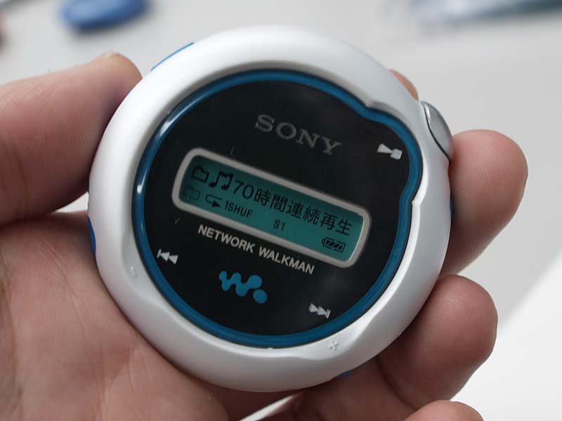 ソニー、50時間再生/MP3対応の「ネットワークウォークマン」
