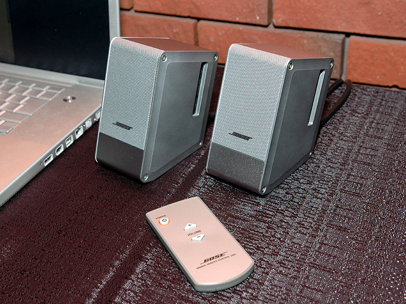 ボーズ、新低音再生技術採用の小型スピーカー