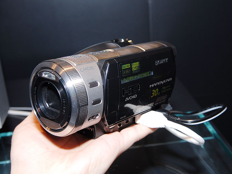 ソニー、世界初のAVCHD対応DVD/HDDカム