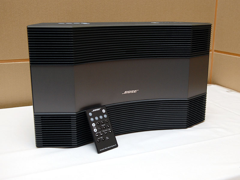 ボーズ、独自技術採用のCD/ラジオ/スピーカー一体型システム