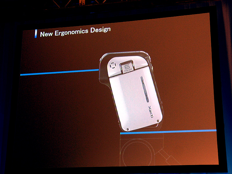 三洋、標準で水中撮影ができる防水「Xacti」