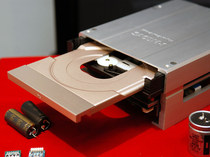 マランツ、ミドルクラスのセパレートアンプ/SACDプレーヤー