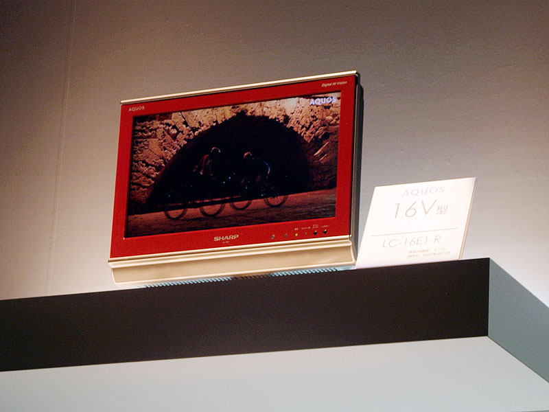 シャープ、HDMI 2系統搭載の16V型液晶AQUOS
