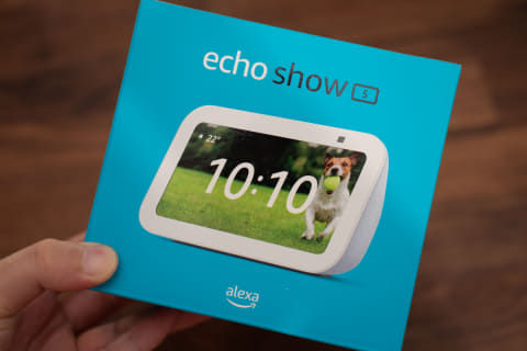 ミニレビュー】小さくても音が広がる、1万円を切るAmazon「Echo Show 5
