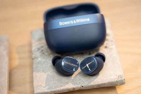 B&W新プレミアムイヤフォン「Pi8/Pi6」。ヘッドフォンの振動板技術を