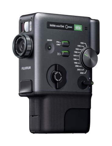 富士フイルム、8mmカメラ感覚で撮影、QRコード化して動画を“手渡し