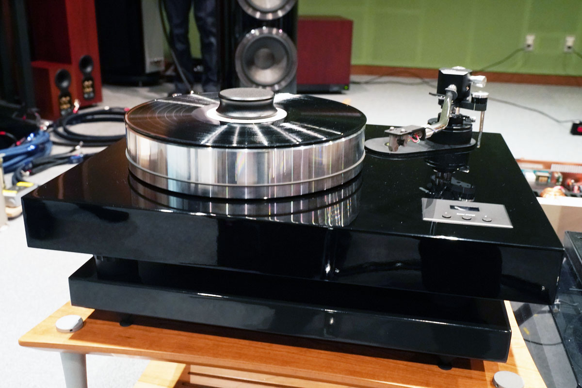 Pro-Ject、選別品モーターとスピードボックス内蔵レコードプレーヤー