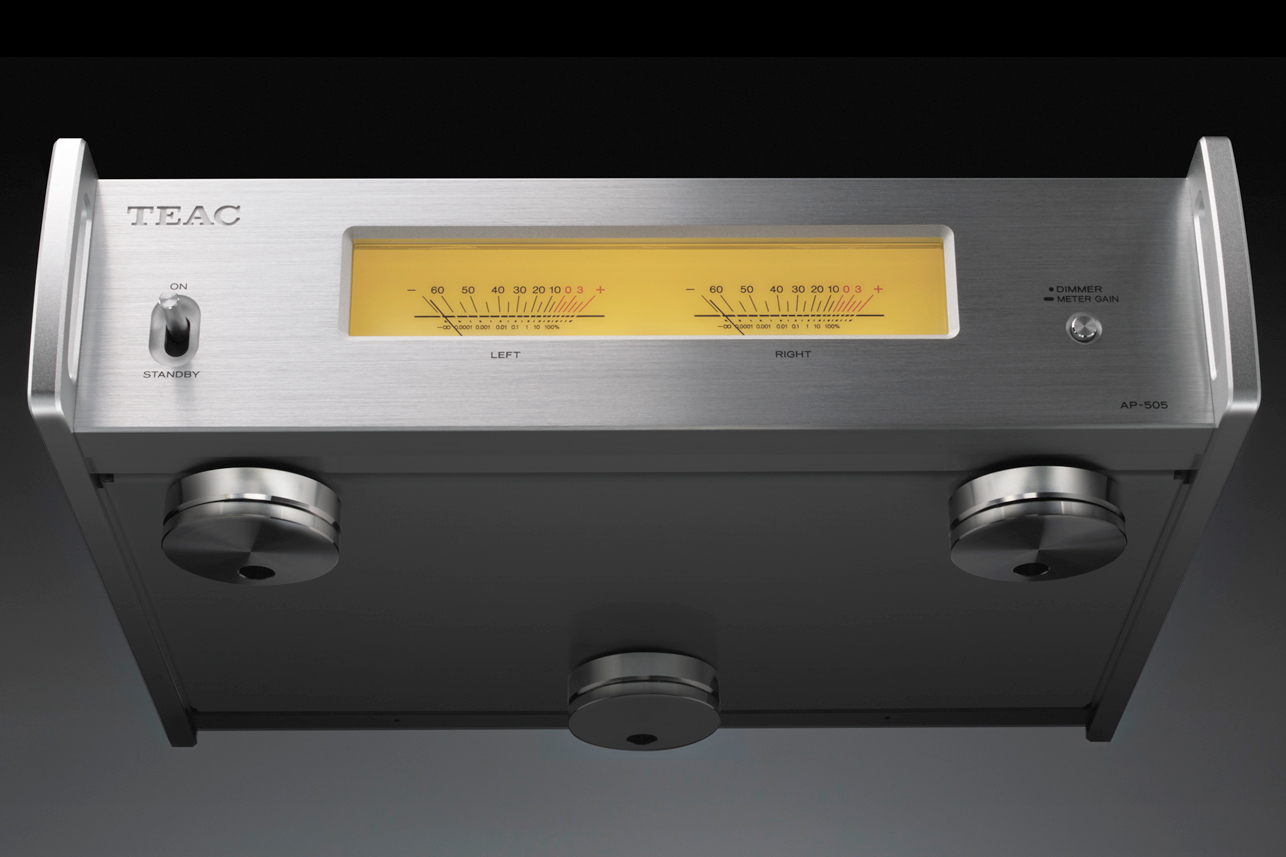 ティアック、Ncore搭載の小型パワーアンプ。大型レベルメーター装備