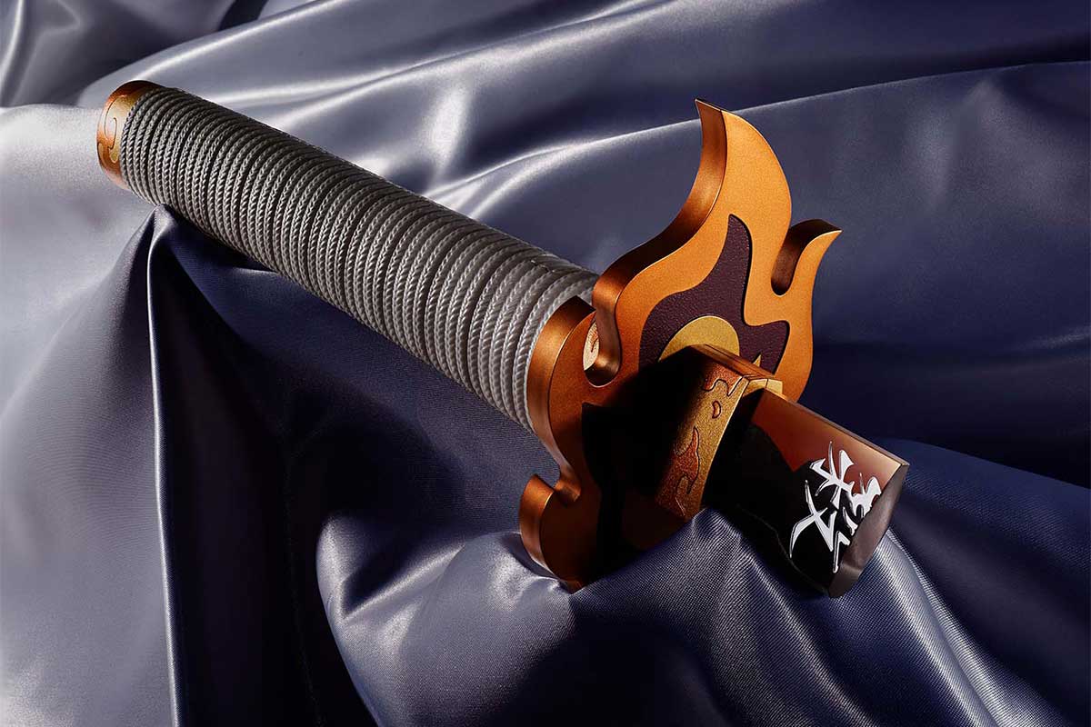 鬼滅」煉獄杏寿郎の折れた日輪刀を約1/1サイズで立体化 - AV Watch