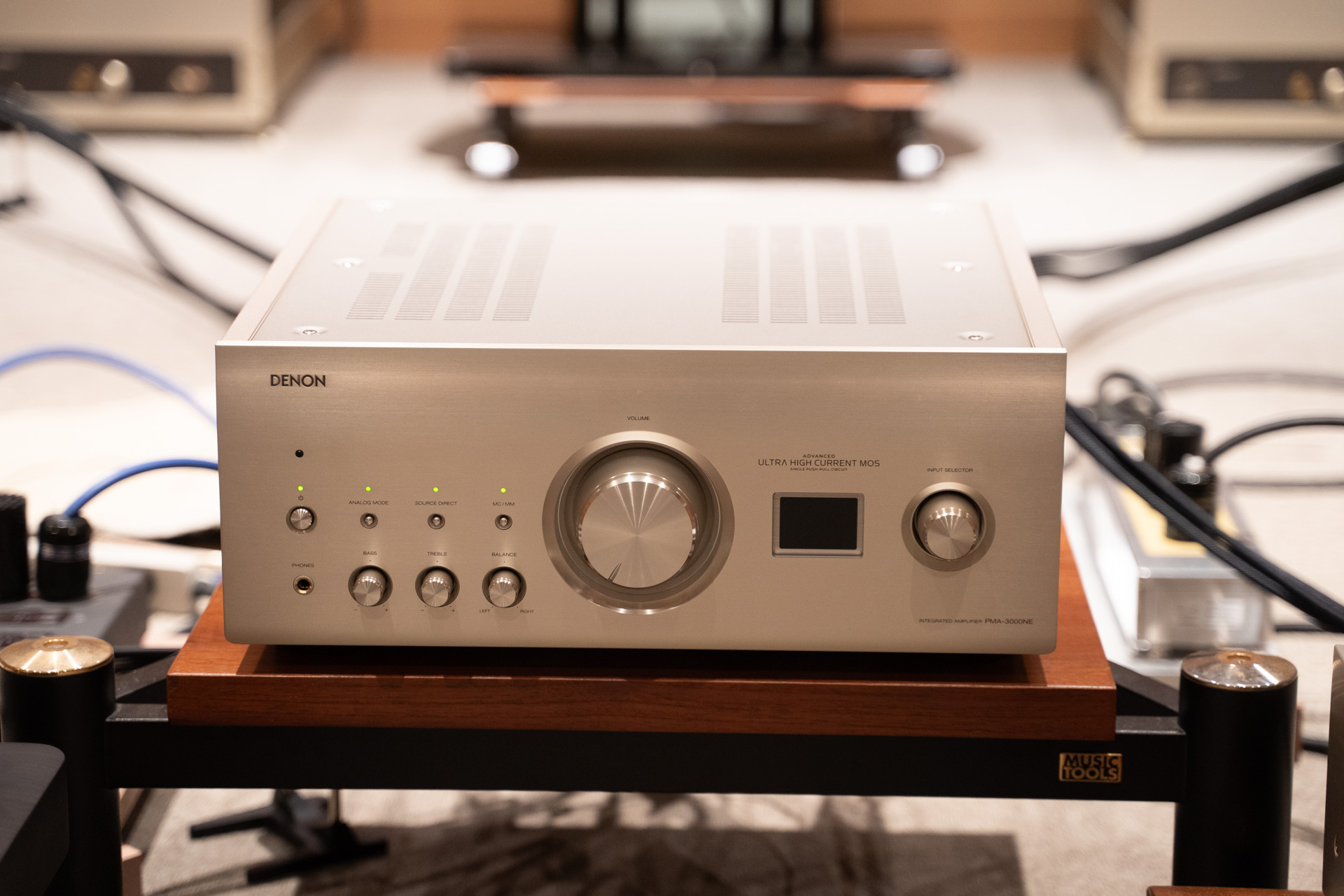デノン“内部にケーブルがほとんど無い”新世代プリメインアンプ「PMA