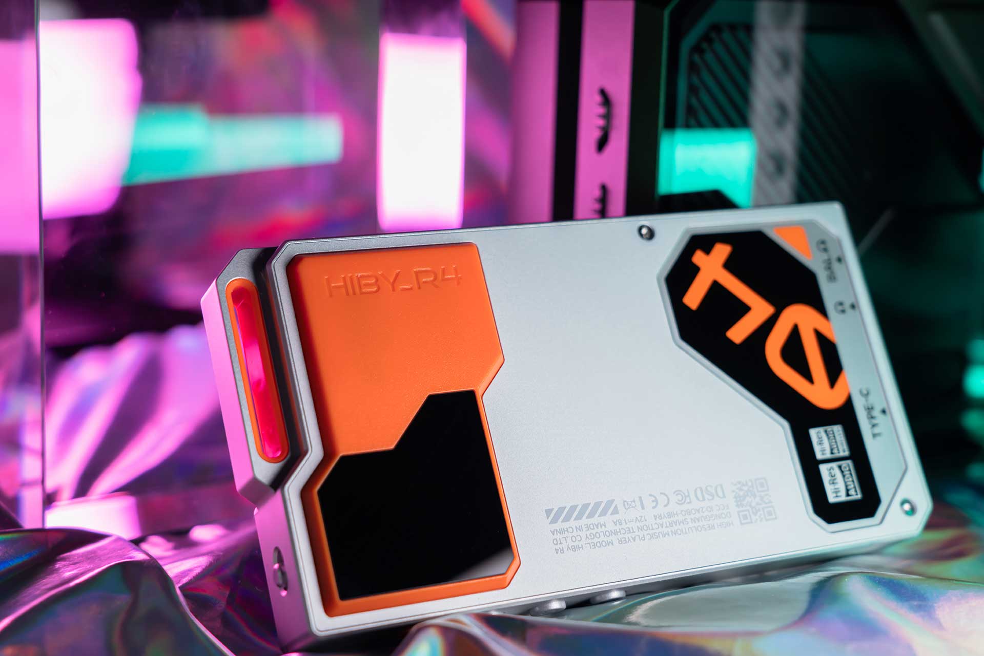 Hiby、サイバーパンク風筐体のコスパ重視DAP「R4」 - AV Watch