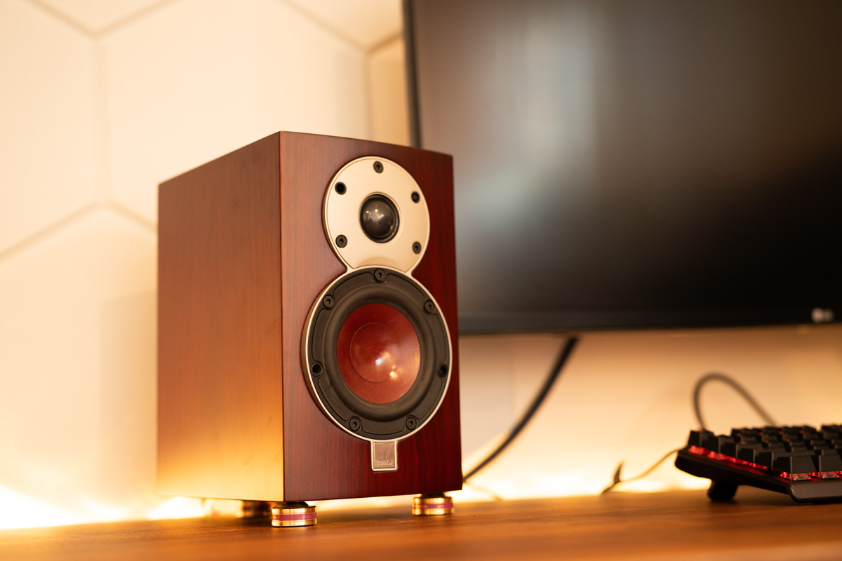 美味しすぎる音”を至近距離で、DALI「MENUET」をデスクトップで使って