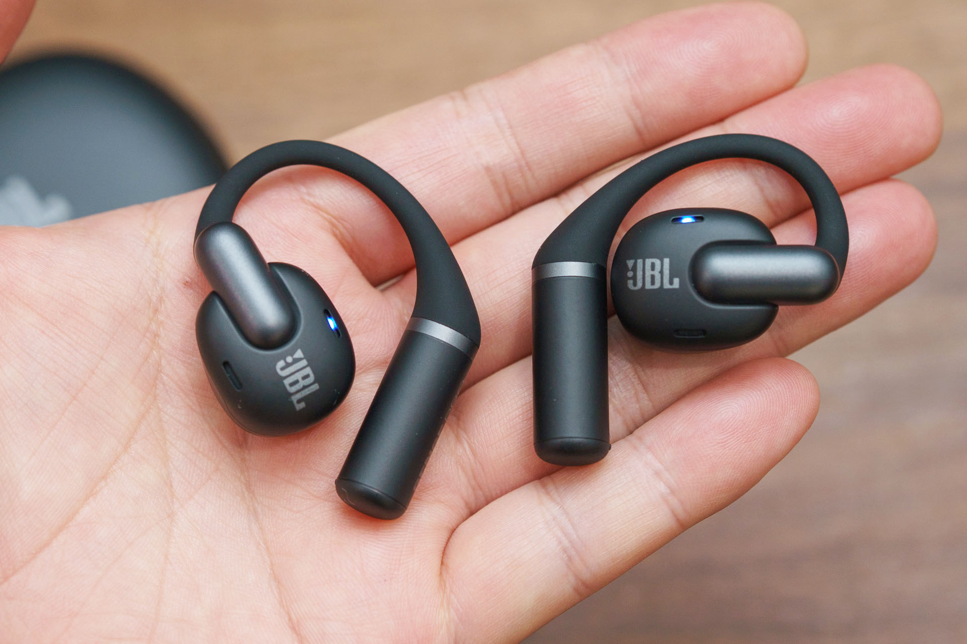 ながら聴き”でもJBLパワフルサウンド、「Sense Pro」日本導入