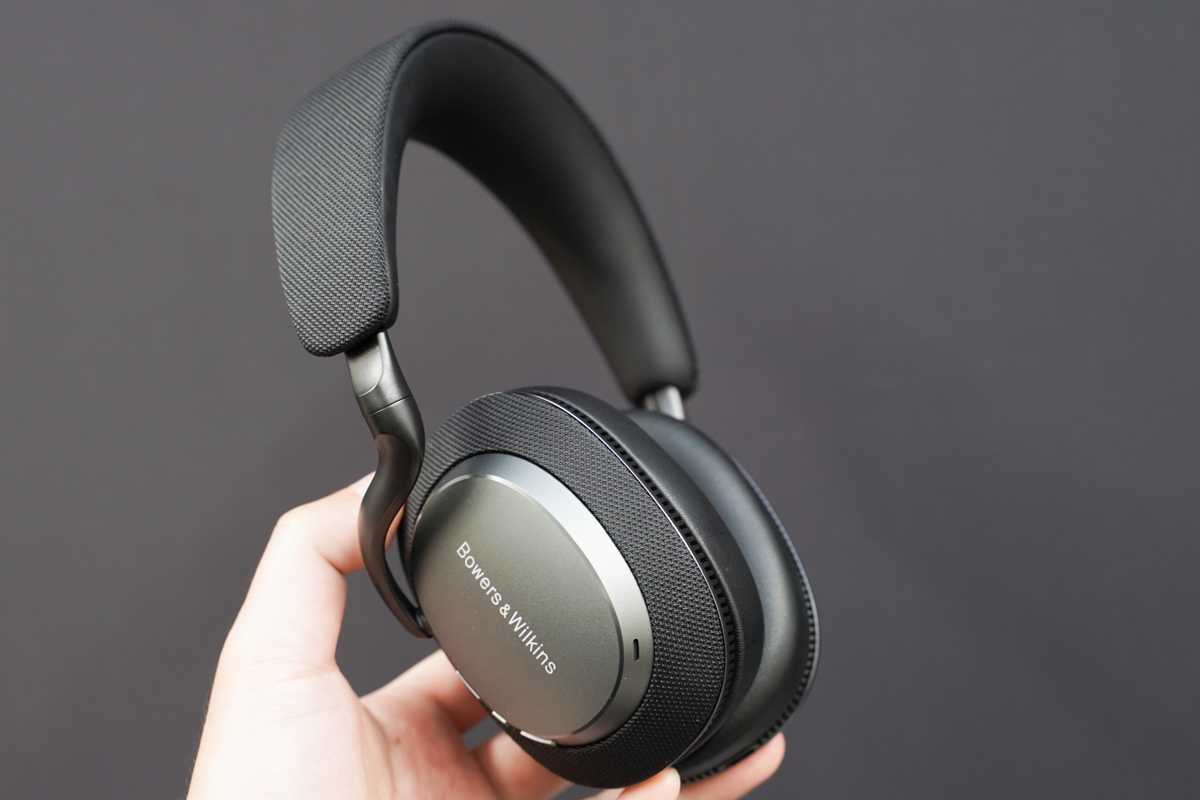 B&W、薄型化しても音質アップのNCヘッドフォン「Px7 S3」。aptX