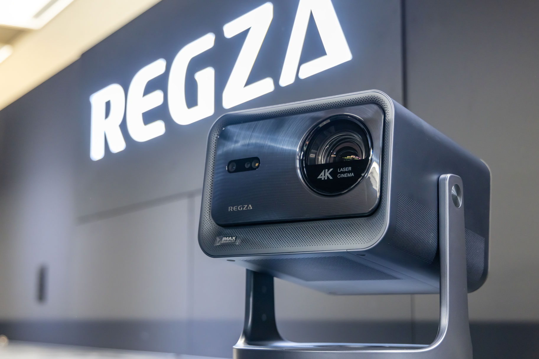 レグザのプロジェクターは何が違う？ TVチームが作り上げた映像に唯一