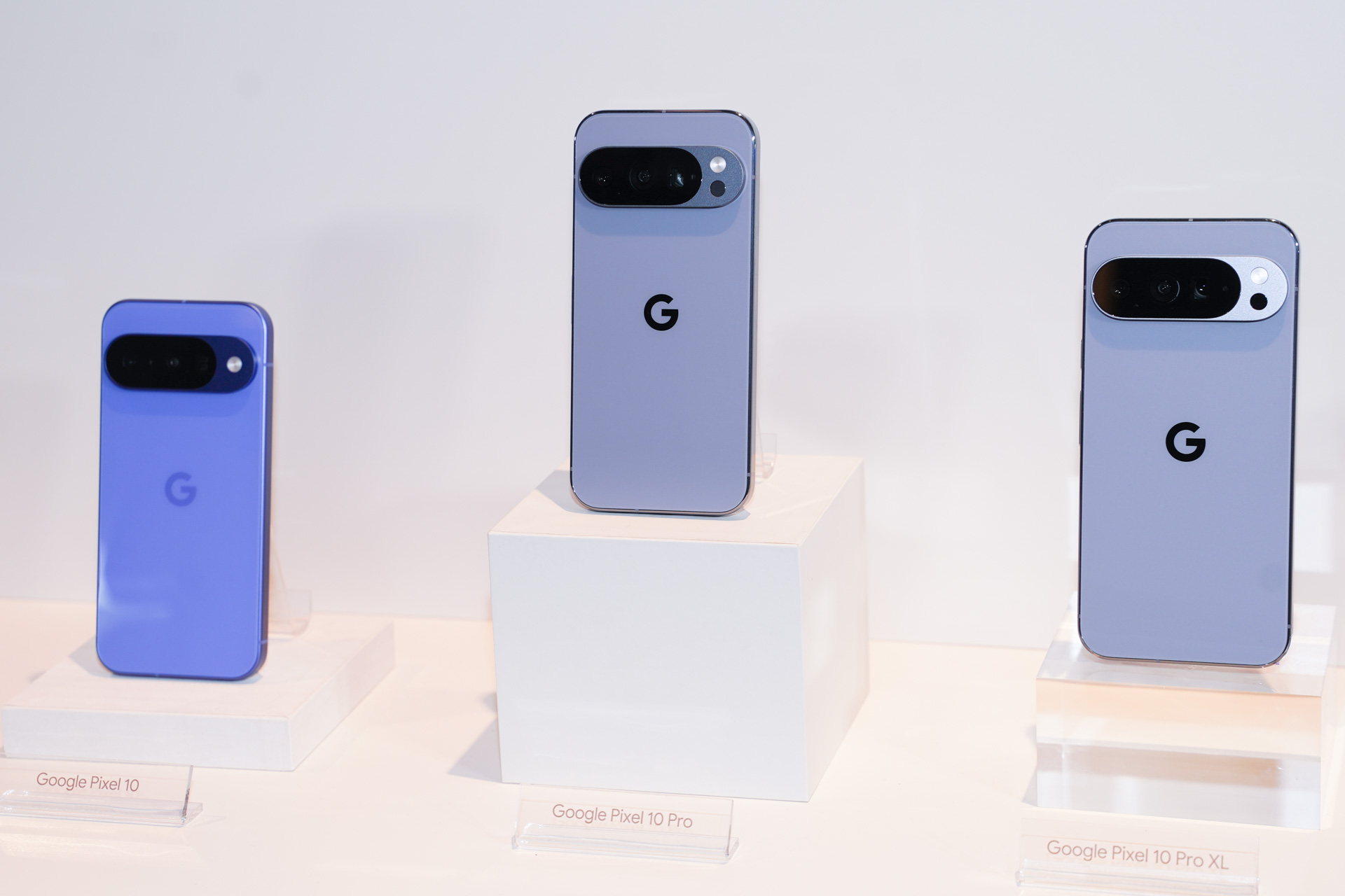 Google新スマホ「Pixel 10」4機種。カメラ撮影スマホが“コーチ”、自分