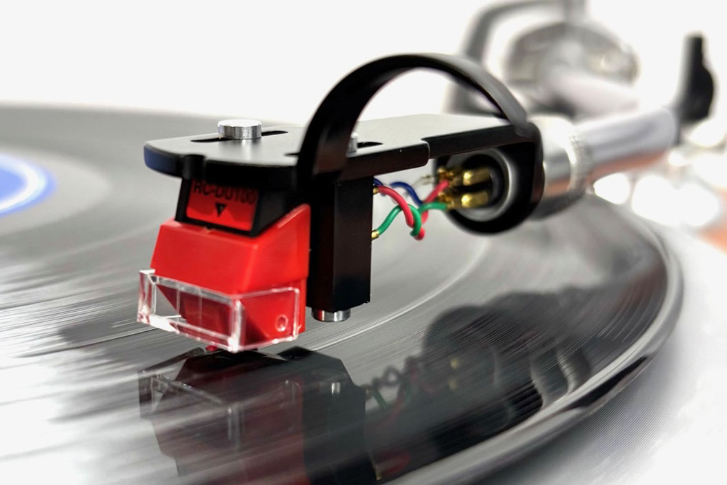 ディスクユニオン×100SOUNDS、リスニング向け楕円針レコード