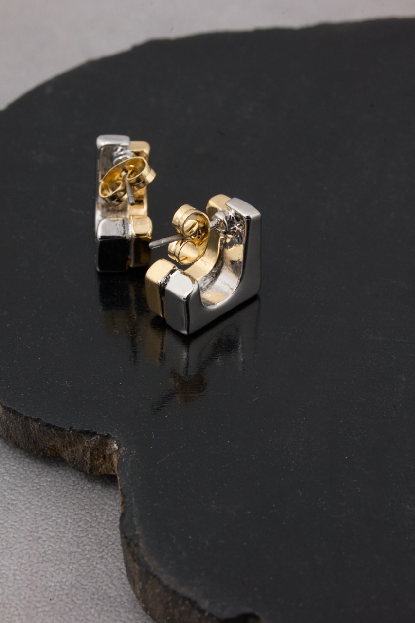 スクエアメタルオーバーラップピアス｜WOMEN｜250HAB56-369K｜AZUL BY