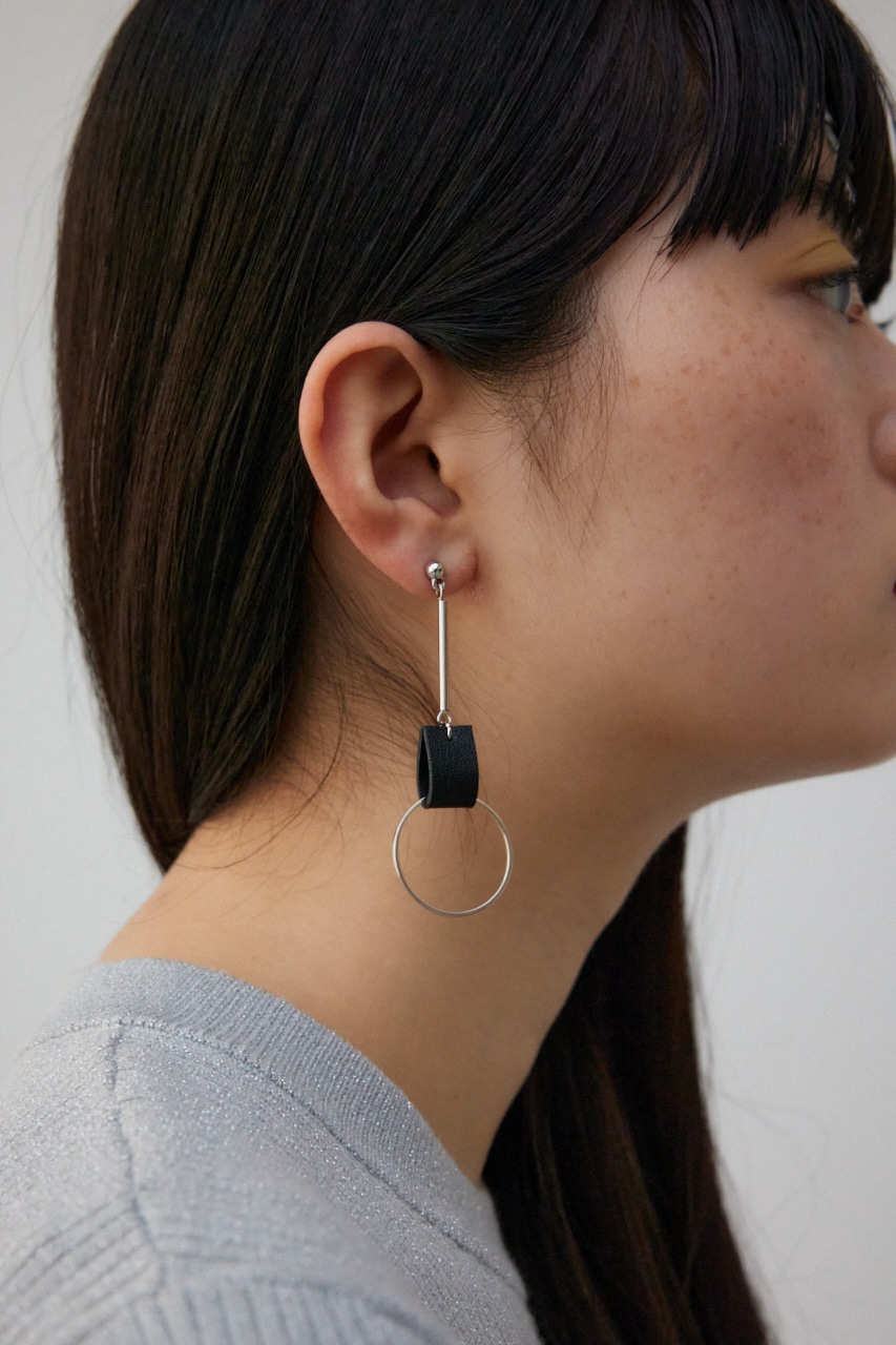 フェイクレザーバイカラーアシンメトリーピアス｜WOMEN｜250HSB56-394B