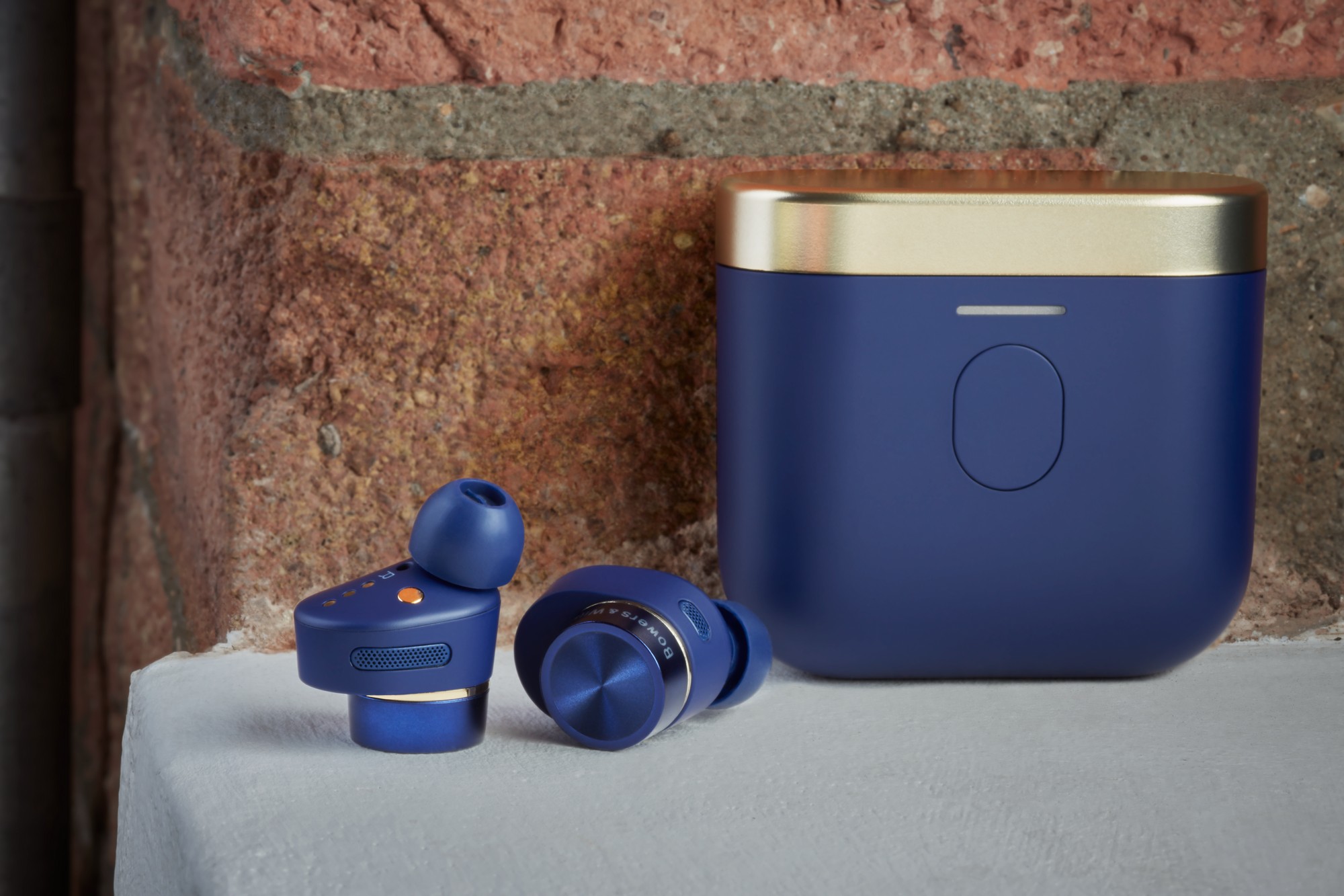 Bowers & Wilkins' Pi5 S2 and Pi7 S2 in-ear headphones | TechHive