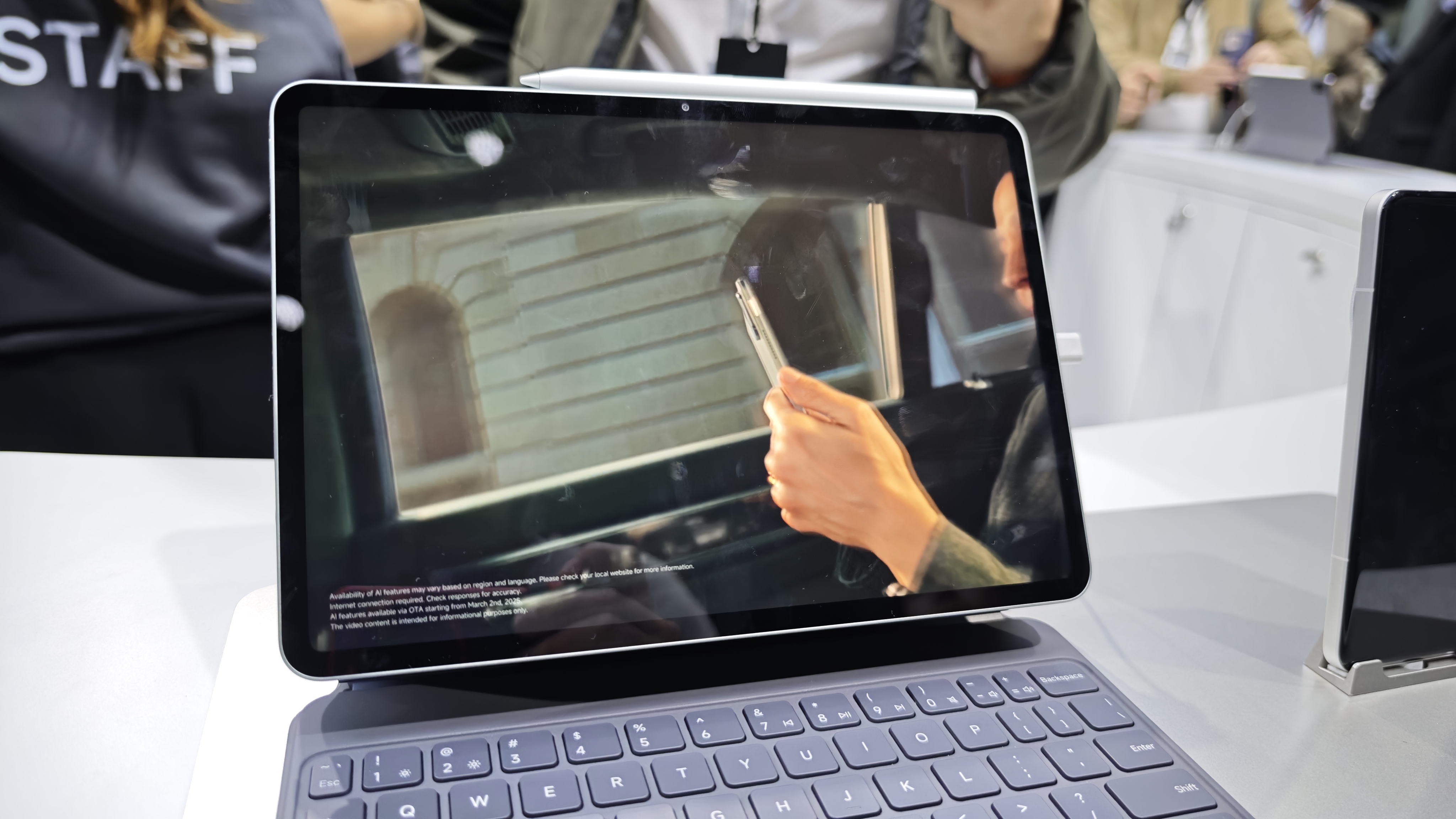 Xiaomi Pad 7 Pro Matte Glass Version: Hands-On at MWC 2025 - Tech