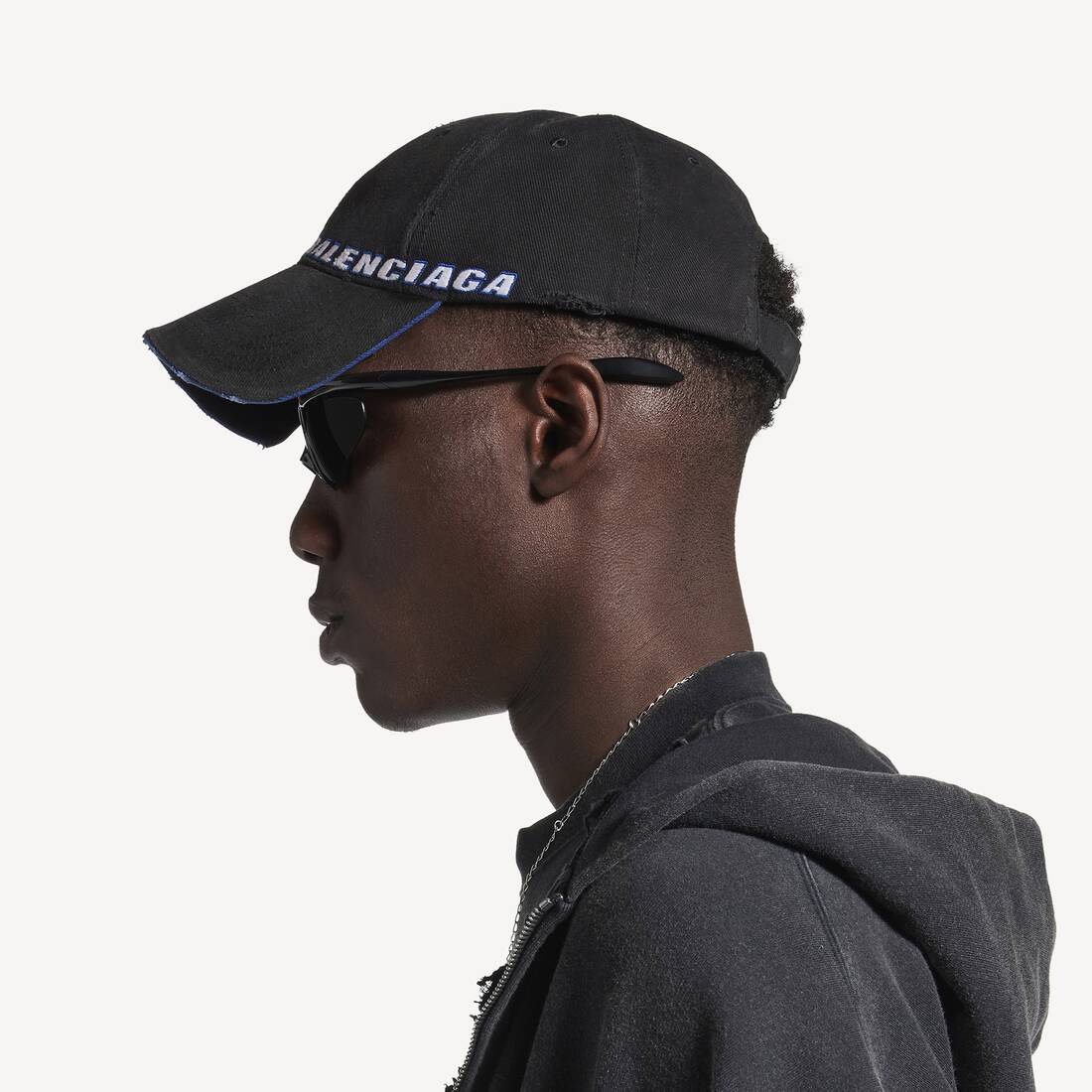 ブラック の メンズ Tilted Typo キャップ | Balenciaga JP
