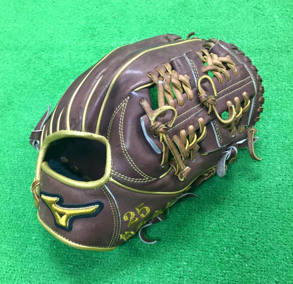 プロ野球選手の実使用グローブ |