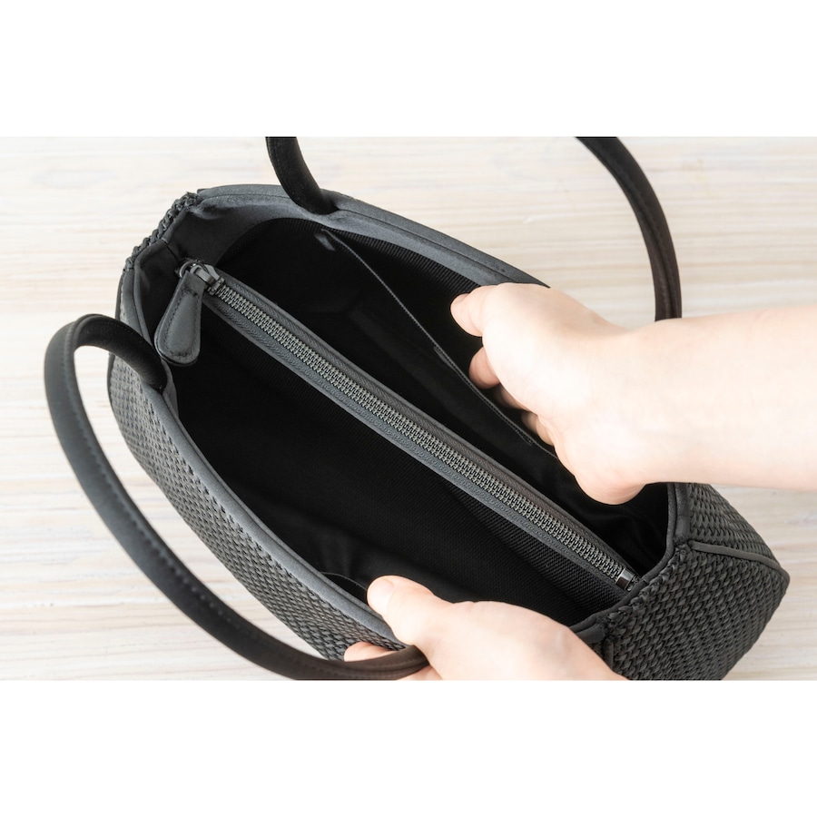 東京ソワール メッシュ素材のフォーマルバッグ | 中村江里子