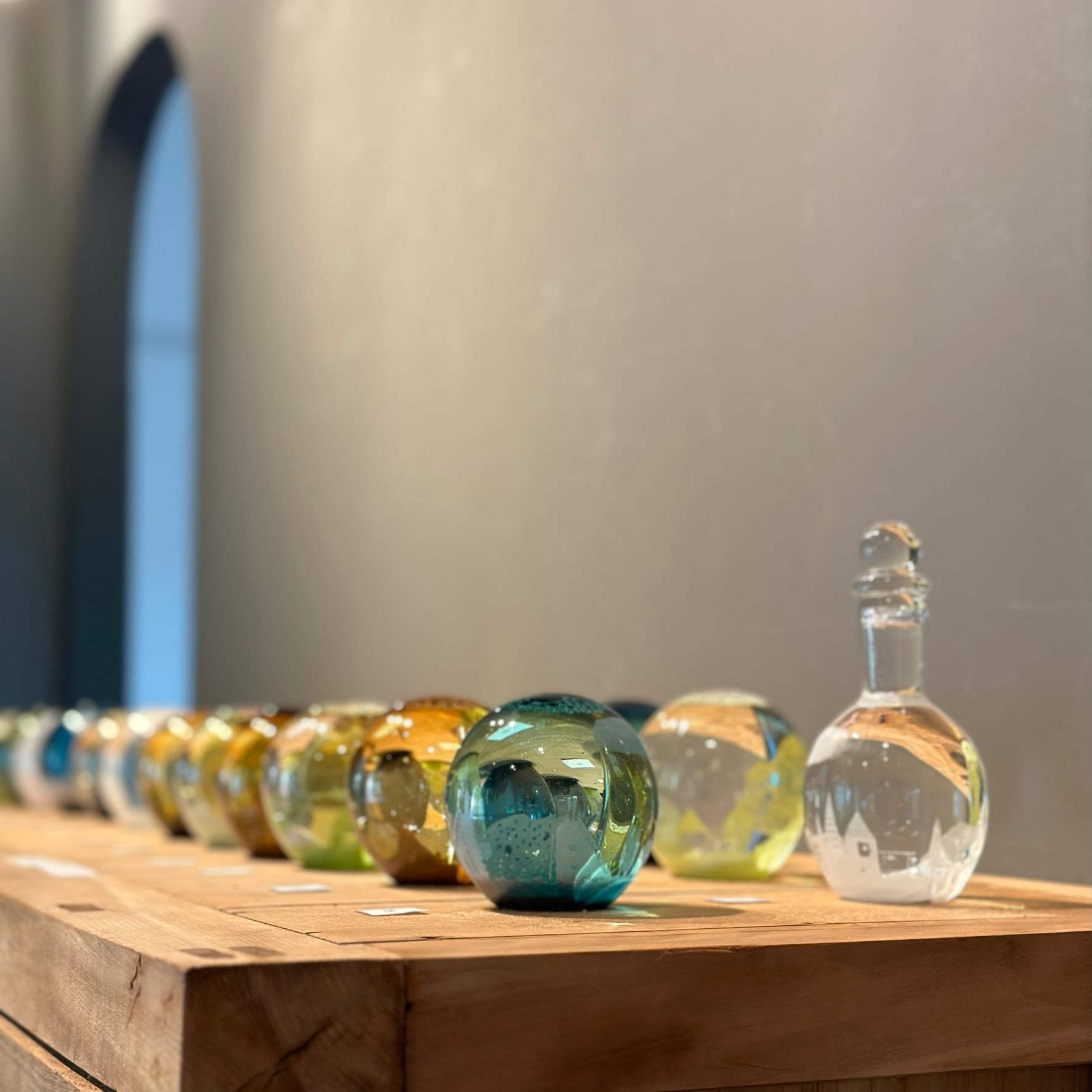 金津沙矢香 展】スノードームの店頭抽選は本日まで受付です | gallery 一白