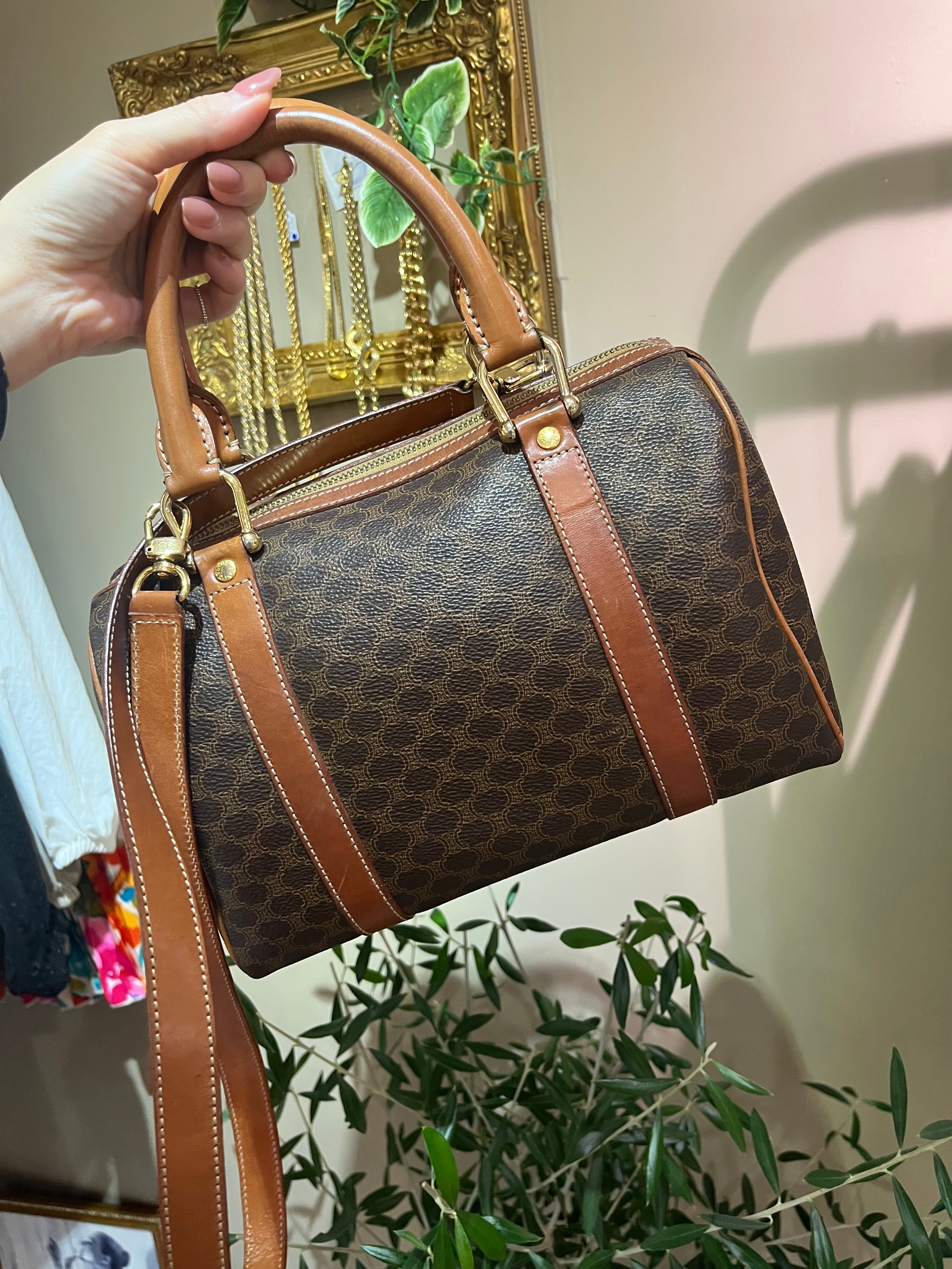 毎日新作発信中！オールドセリーヌの人気復活！ヴィンテージバッグで