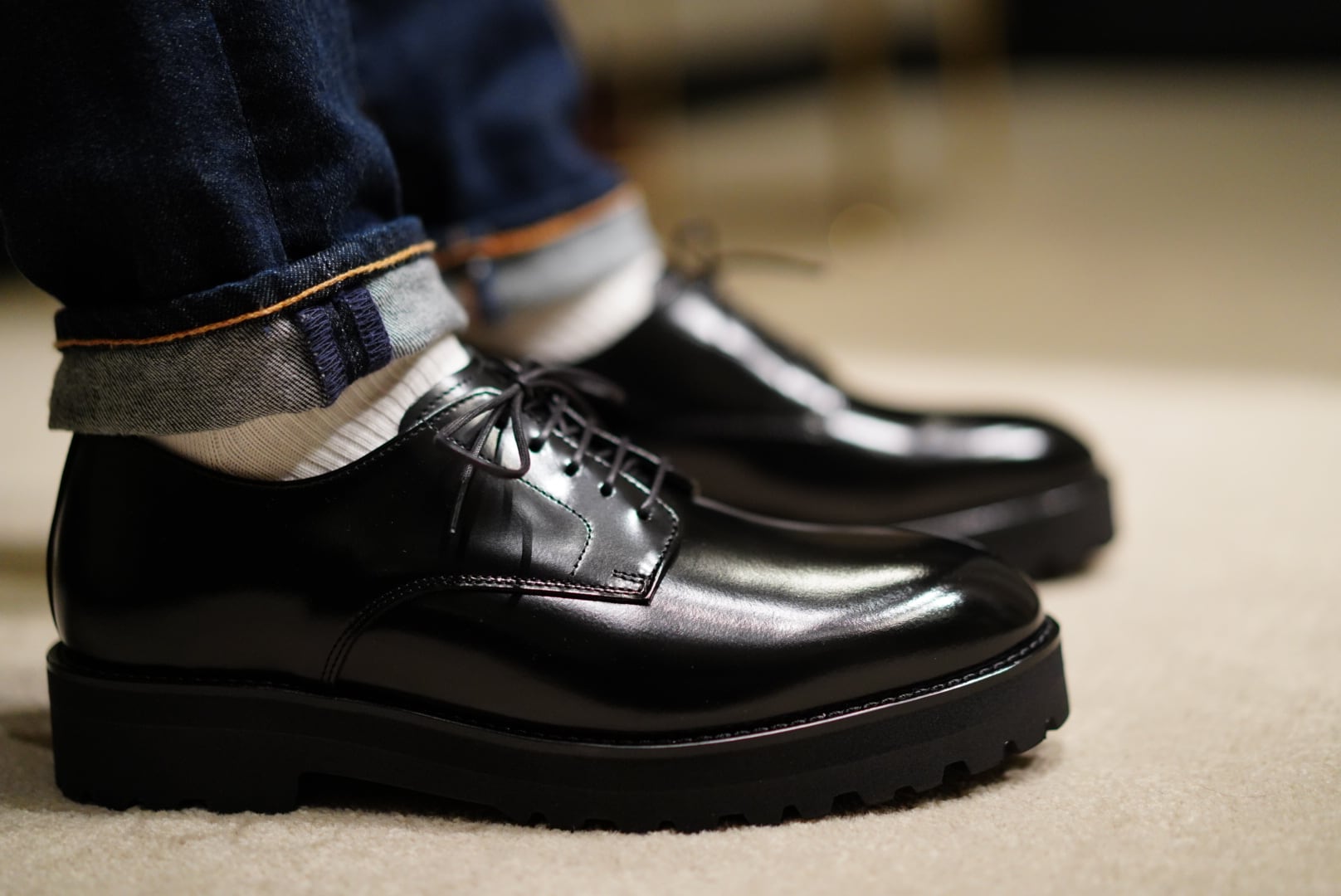 この1足さえあれば大丈夫。アデロのラウンドトゥ | 6cmアップのメンズ