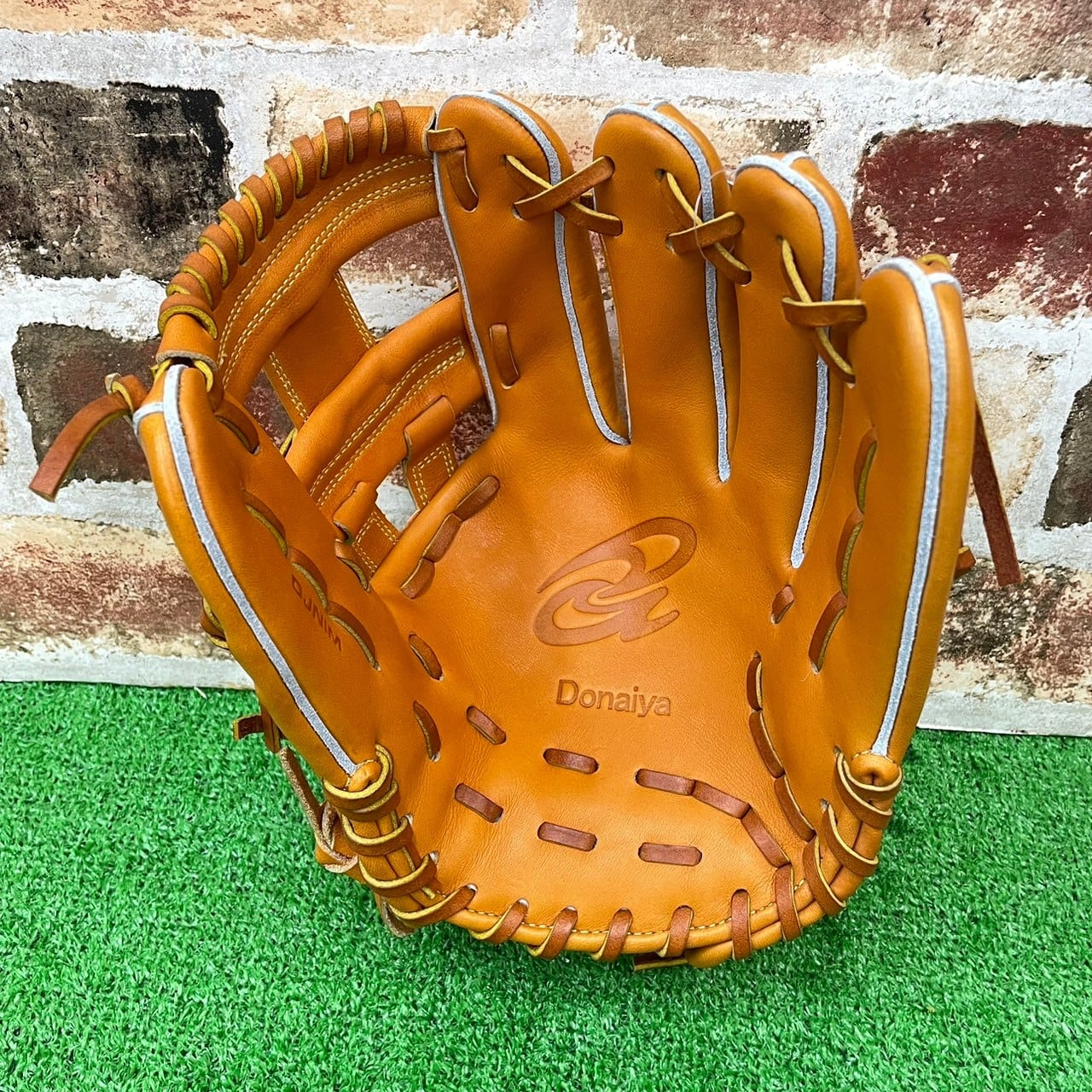 不動の人気】Donaiya ドナイヤ 軟式グローブ DJNIM 山田哲人選手使用