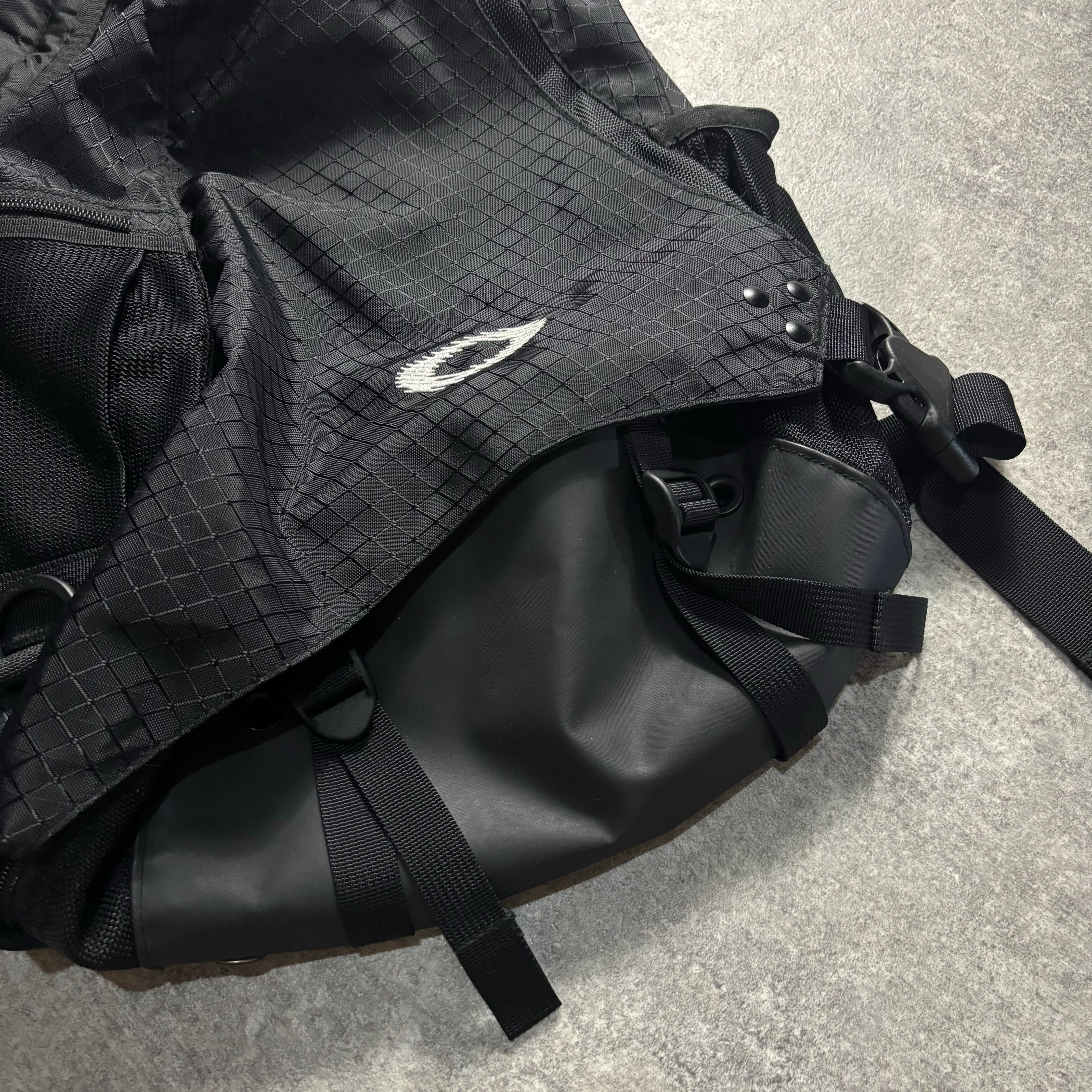 00s OAKLEY オークリー Y2K ワンショルダーバッグ スリング 正規品 | LOST