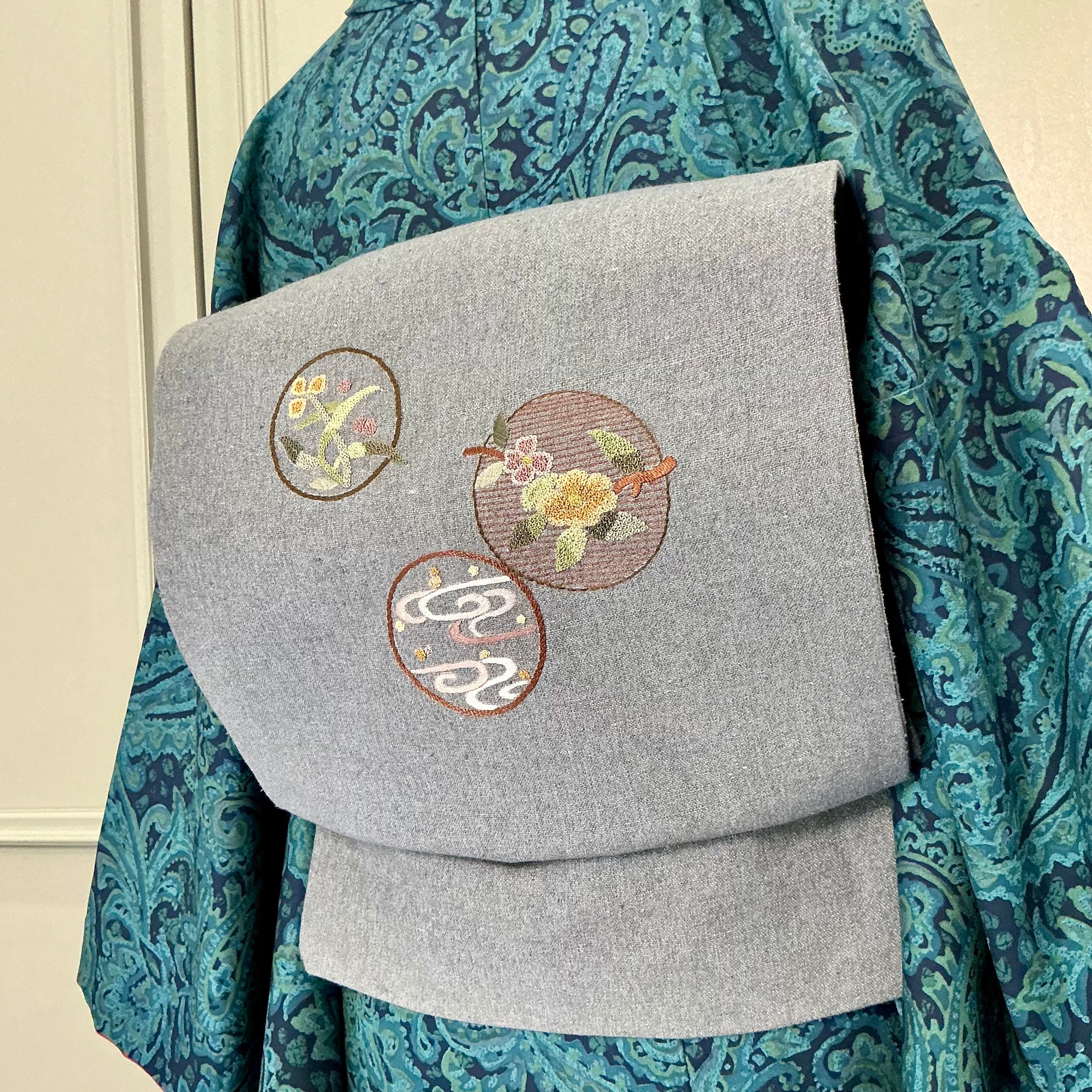 Chenille＊相良刺繍 手刺繍 ブルーグレー 名古屋帯 B003 | kimono tento